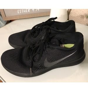 Nike Women’s Free Runs - Solid Black - Size 7.5